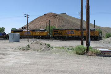 UP EMD SD70ACe #8731 and GE ES44AC #6751, Beowawe