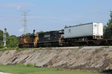 UP GE C45ACCTE #7716 & NS EMD SD60 #6577, Grand Junction